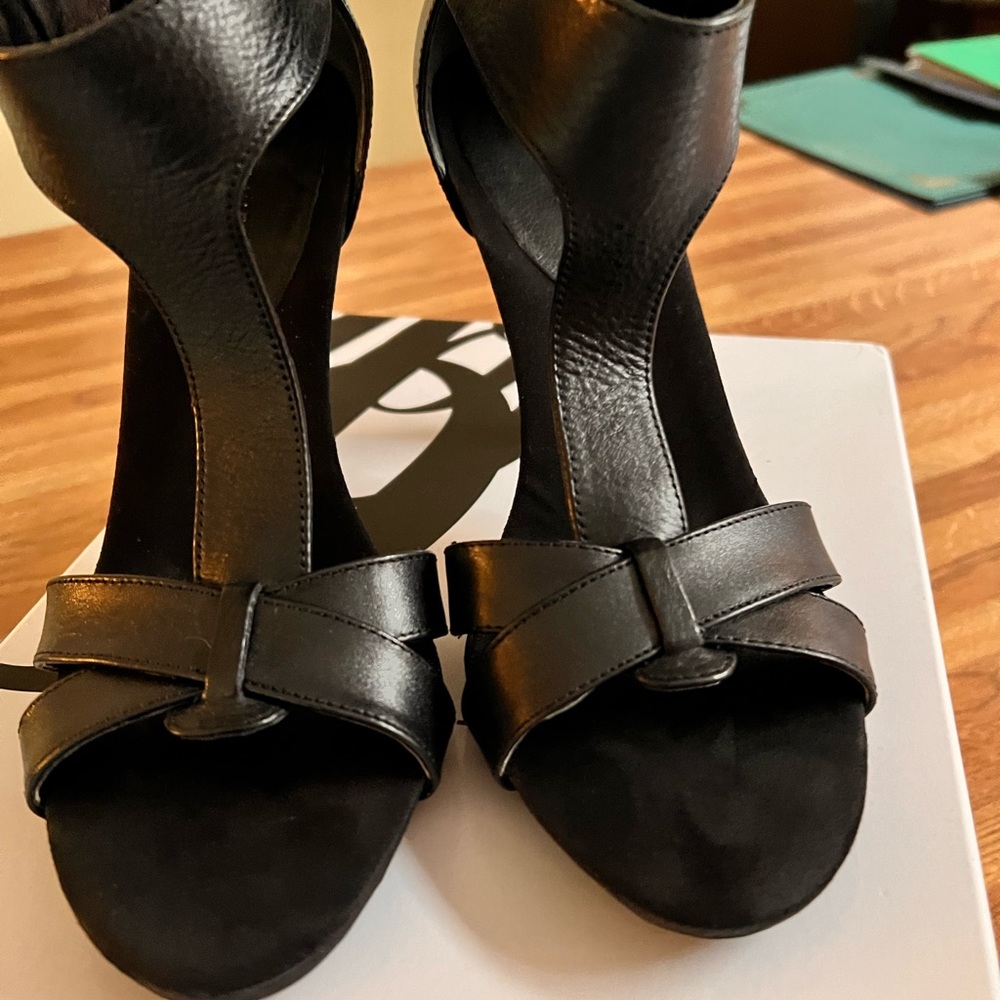NINE WEST - Picture 6 of 8